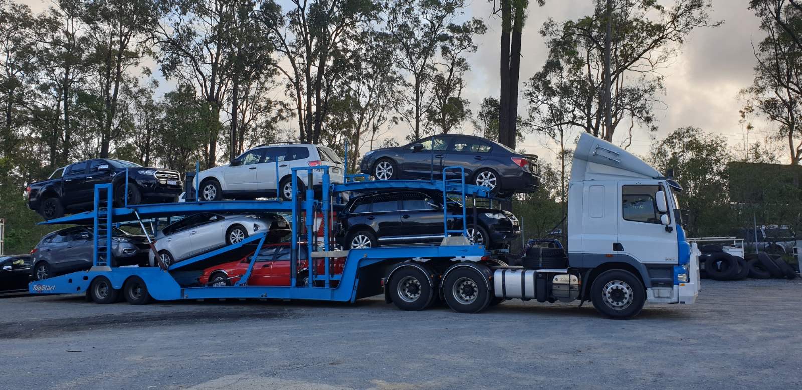 Auto Mover Multi-Deck Car Carrier Loaded with Vehicles