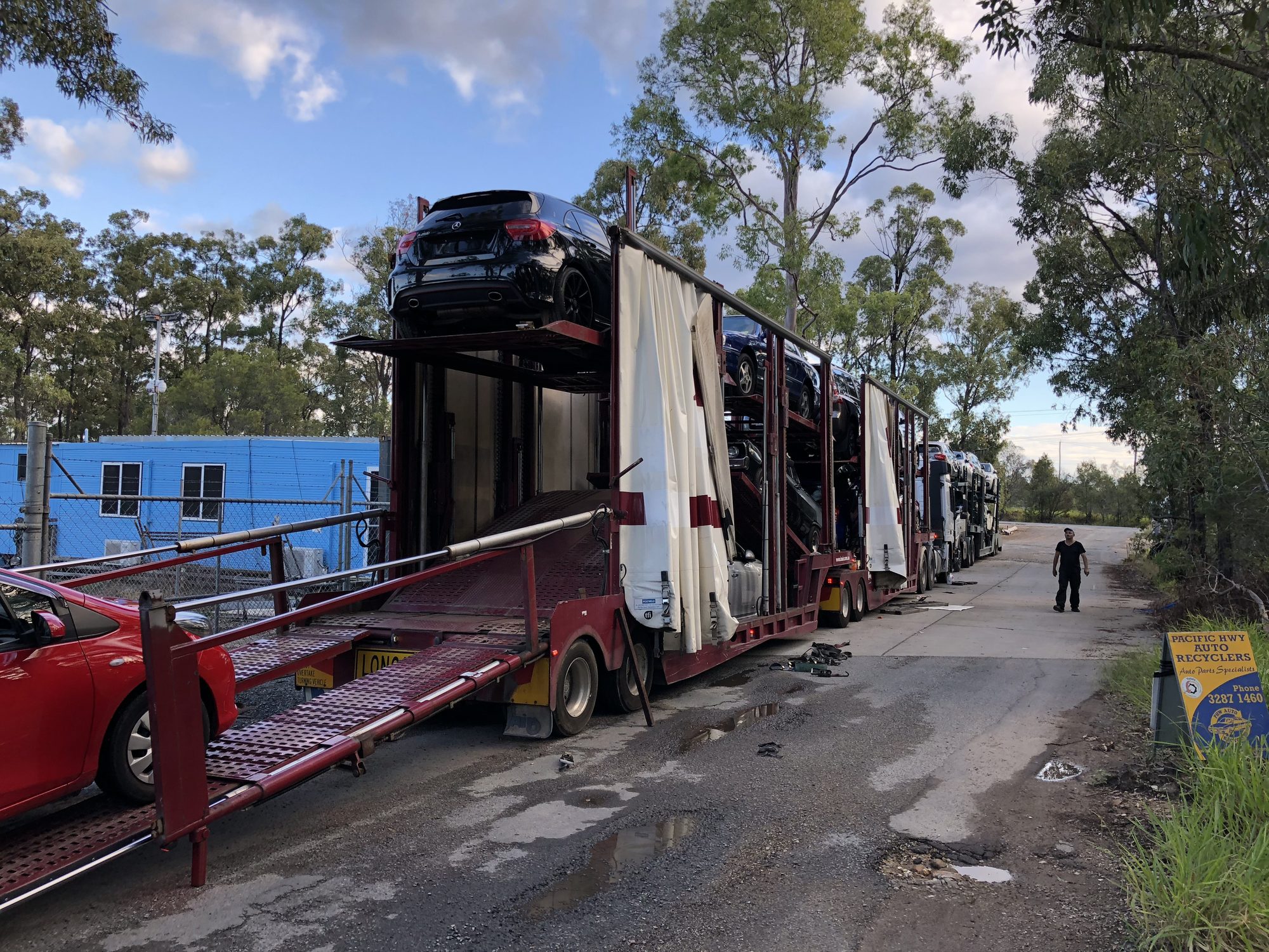Auto Mover Multi-Deck Car Carrier Loaded with Vehicles