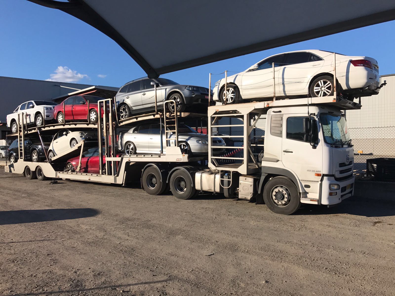 Auto Mover Multi-Deck Car Carrier Loaded with Vehicles