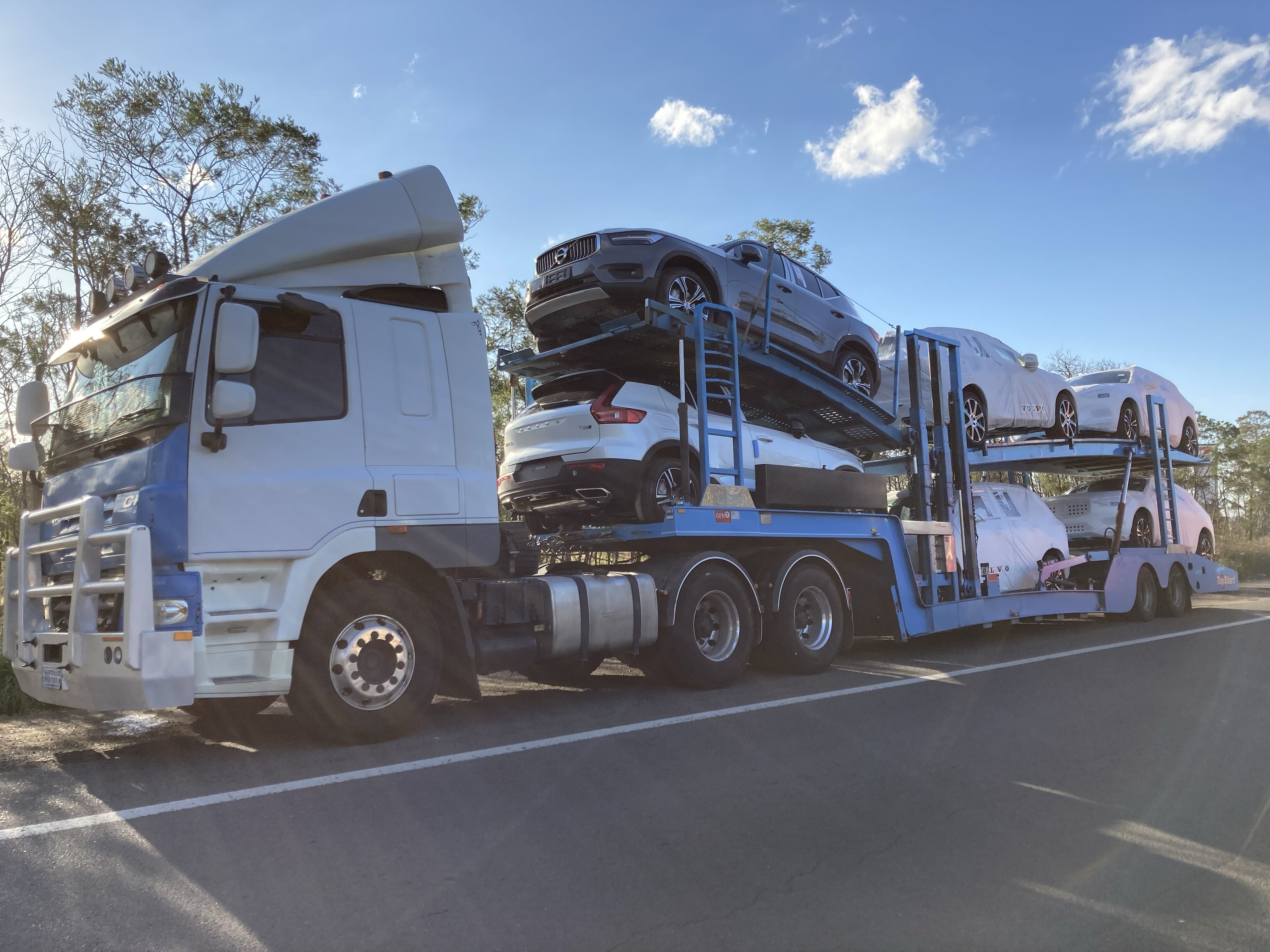 Auto Mover Multi-Level Car Carrier Transporting Vehicles