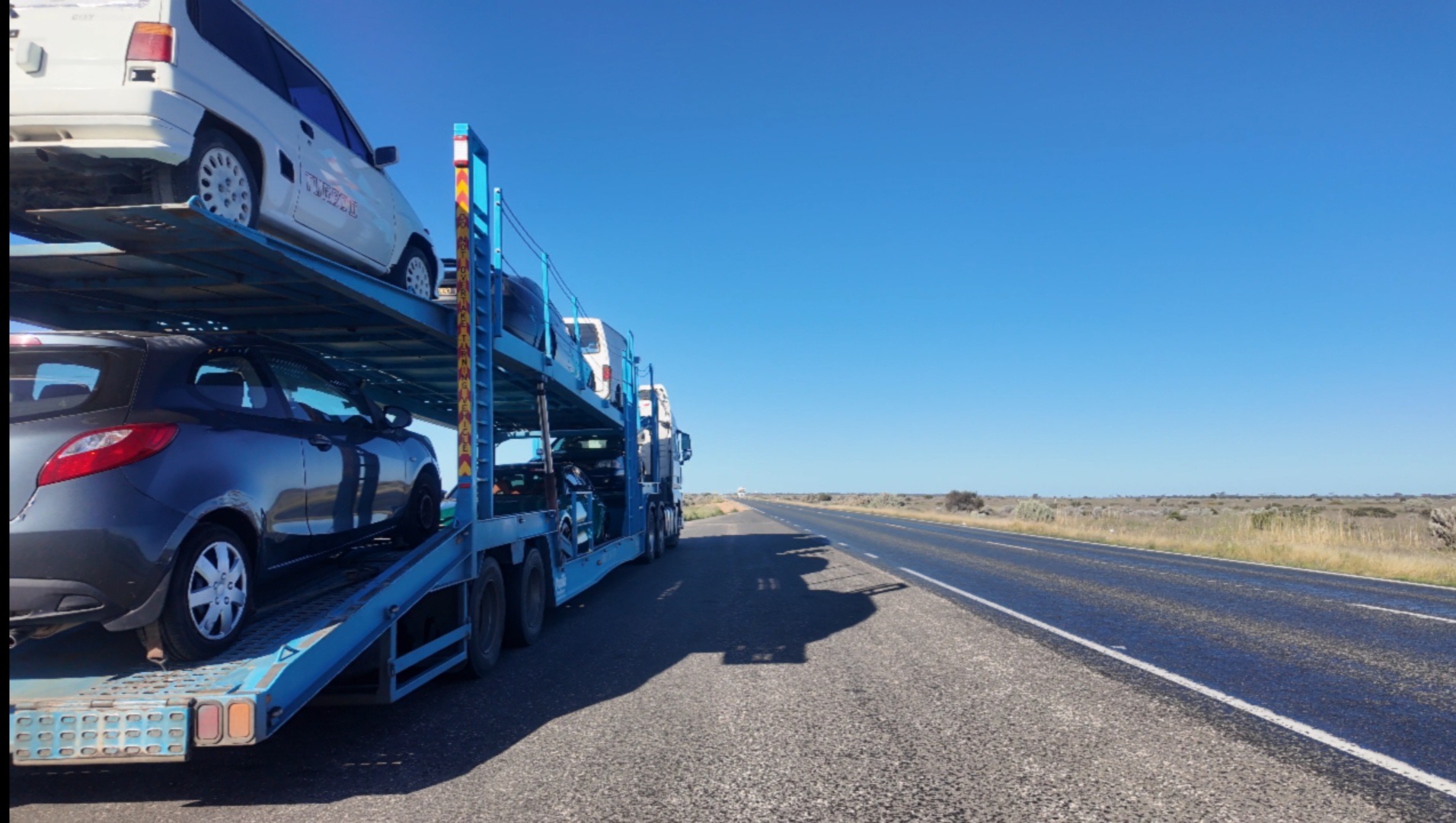 Auto Mover car transport – Multi-Level Car Carrier Transporting Vehicles Interstate on Highway