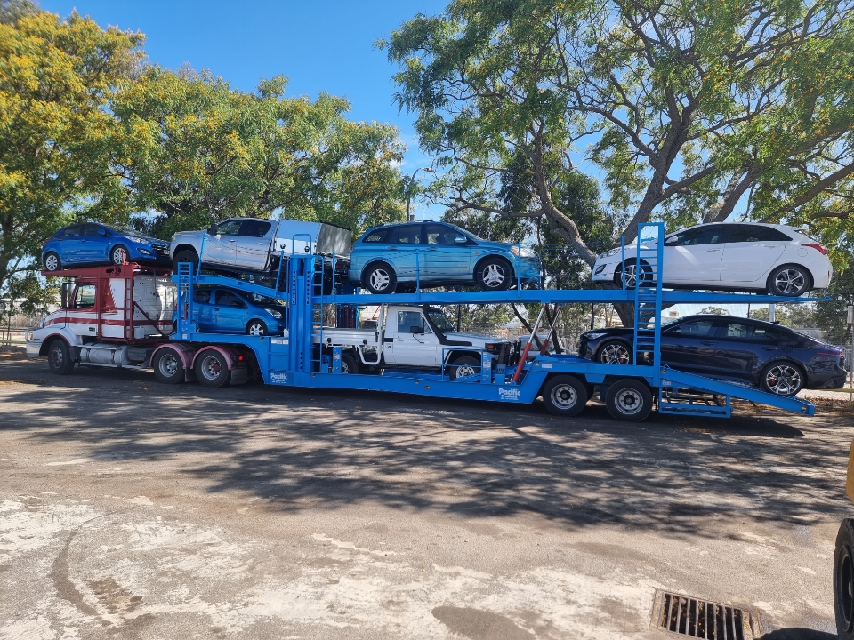 Auto Mover Multi-Level Car Carrier Transporting Vehicles